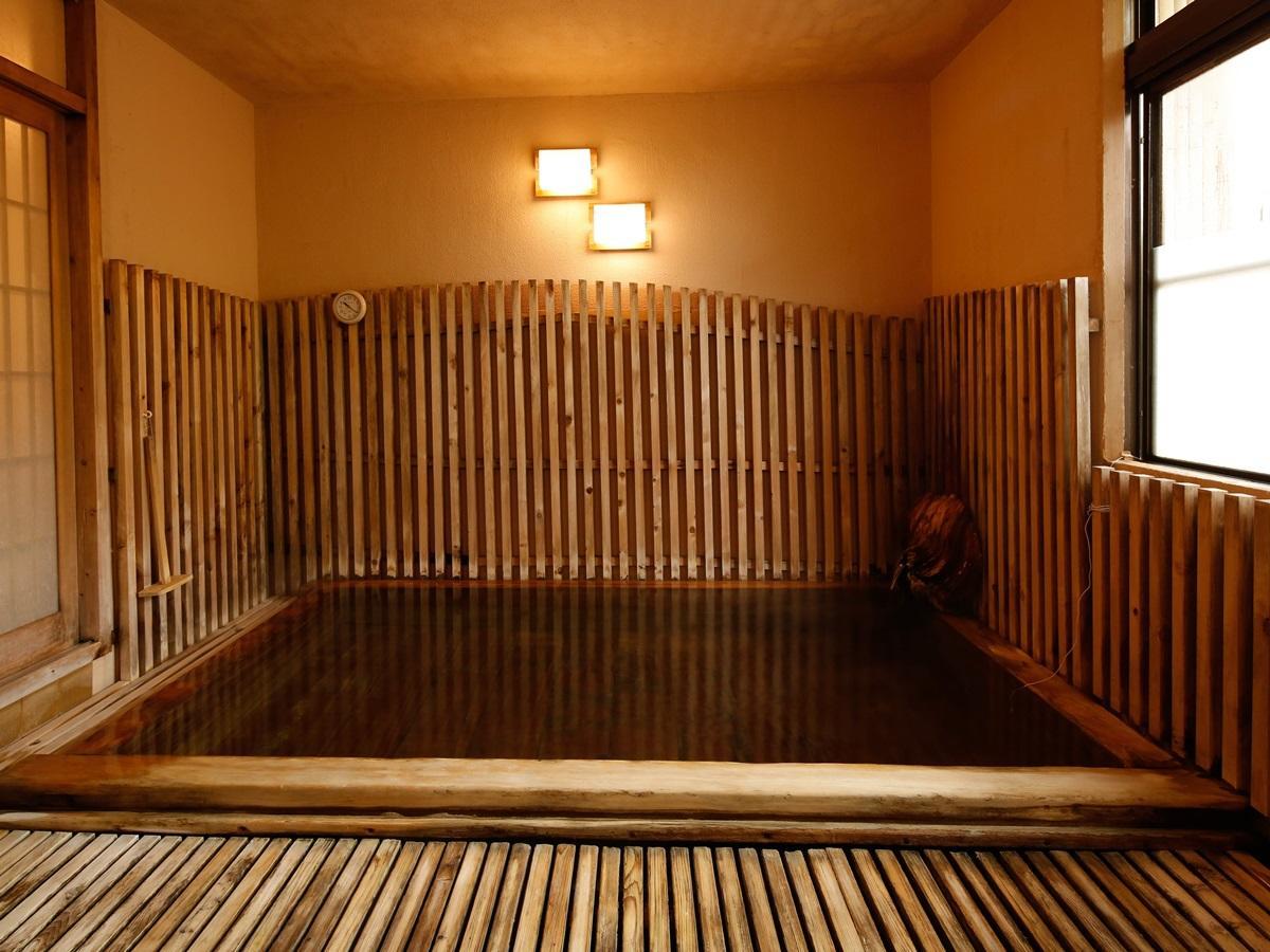 源泉掛け流しの宿albergo湯楽 Yugawara Buitenkant foto