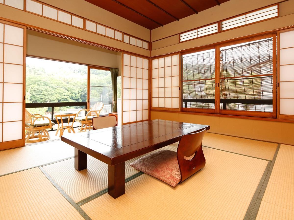 源泉掛け流しの宿albergo湯楽 Yugawara Buitenkant foto