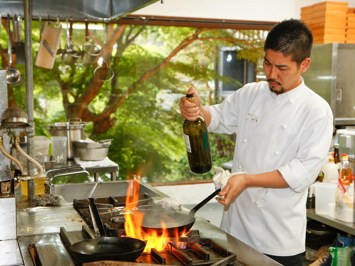 源泉掛け流しの宿albergo湯楽 Yugawara Buitenkant foto