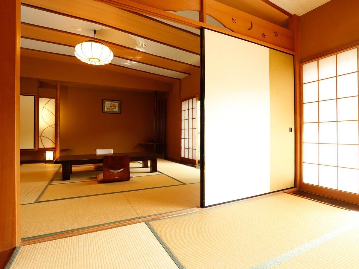 源泉掛け流しの宿albergo湯楽 Yugawara Buitenkant foto