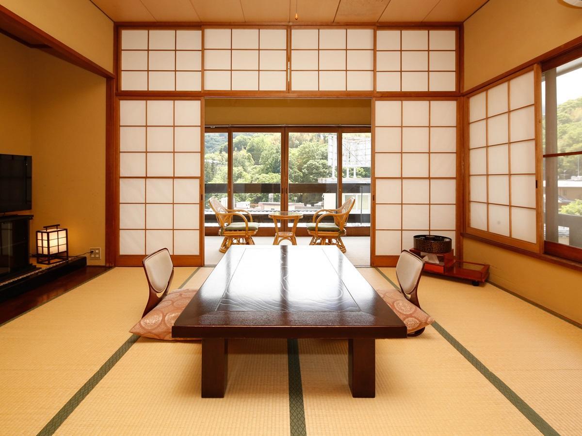 源泉掛け流しの宿albergo湯楽 Yugawara Buitenkant foto
